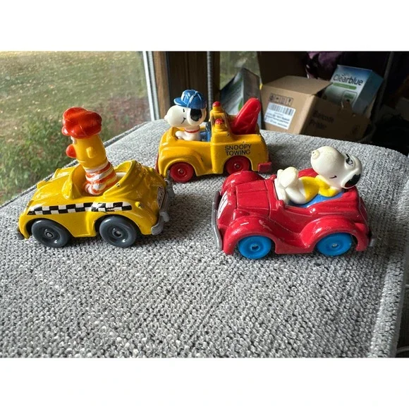 Vintage Playskool Muppets Peanuts Vehicles Bert‎ Snoopy Towing Car Toys