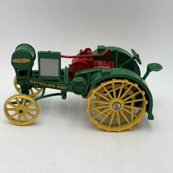 ERTL John Deere Waterloo‎ Boy Model 