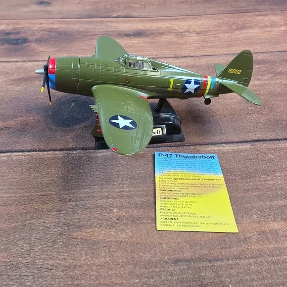 P-47 Thunderbolt Fighter Aircraft Model Green Excellent WWII Display Base