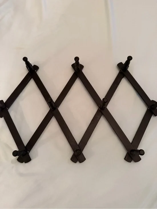 Vintage Expandable Wall Hook Rack in Black