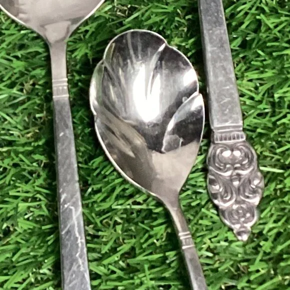 Oneida Vineland Stainless Steel Flatware Set of 8 +