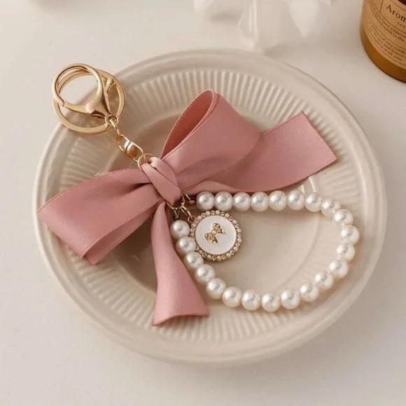 ✨NWT✨ Elegant Pink Bow and Pearl Charm  Keychain