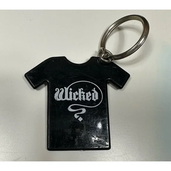 WICKED The‎ Musical Key Ring Key Chain RARE VTG Black T-Shirt
