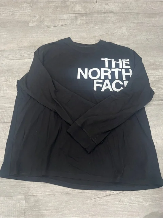 ✨Men’s Northface Top✨