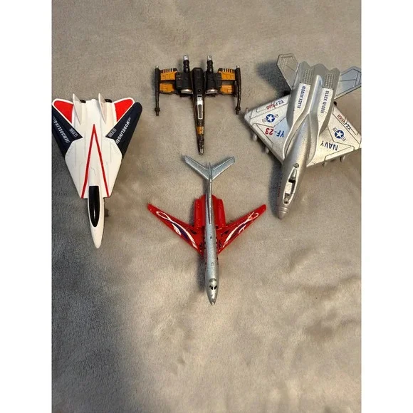 Lot of‎ 4 Diecast Toy Jets,  Military & Sci-Fi Fighters, Rolling Wheels