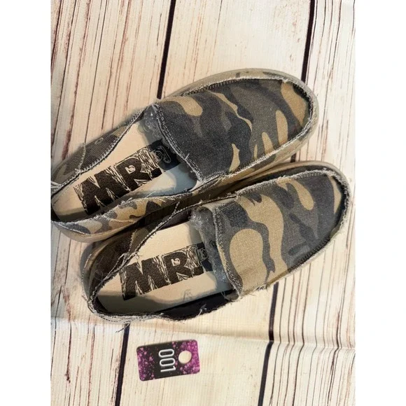 MR Men Camo Slip On Loafers Distressed Canvas Casual Shoes Size 8 Camouflage
