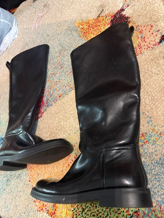 QIY Size 9 Classic Black Knee-High Women's Leather Boots (Like new)