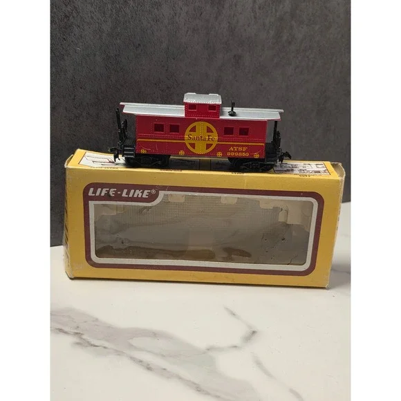 Life-Like HO Scale Santa Fe Caboose ATSF 999850 Red Model Train Car with Box