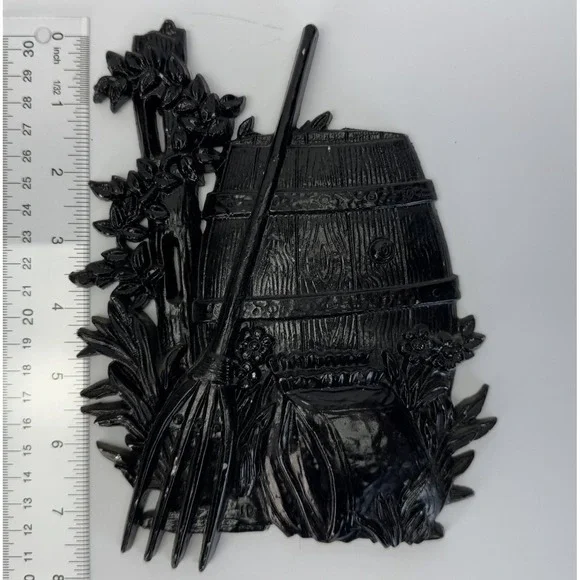 1976 Sexton Cast Iron Black Country Water‎ Barrel wall hanging vintage