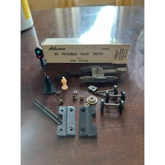 Athearn HO‎ Passenger Talgo Trucks Lionel Train Parts