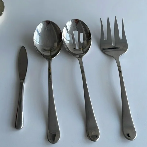 New Gourmet Settings Flow 4 pc hostess set