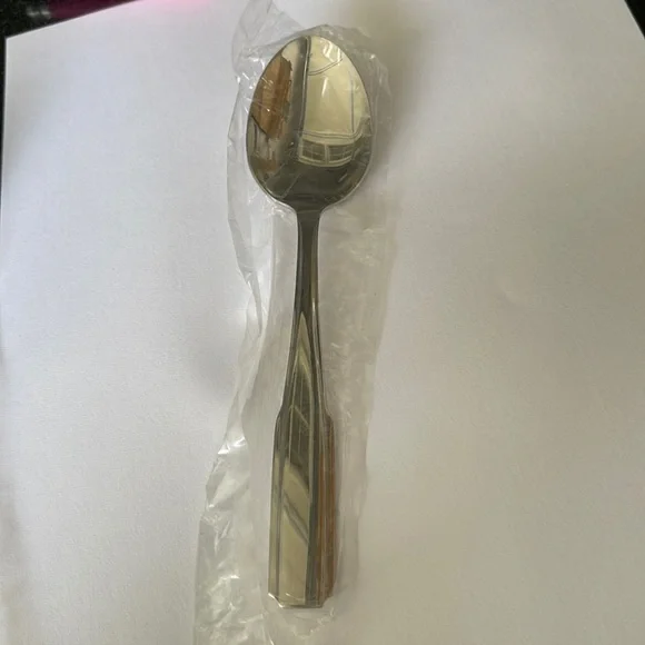 New 4 Oneida Soup Spoons USA