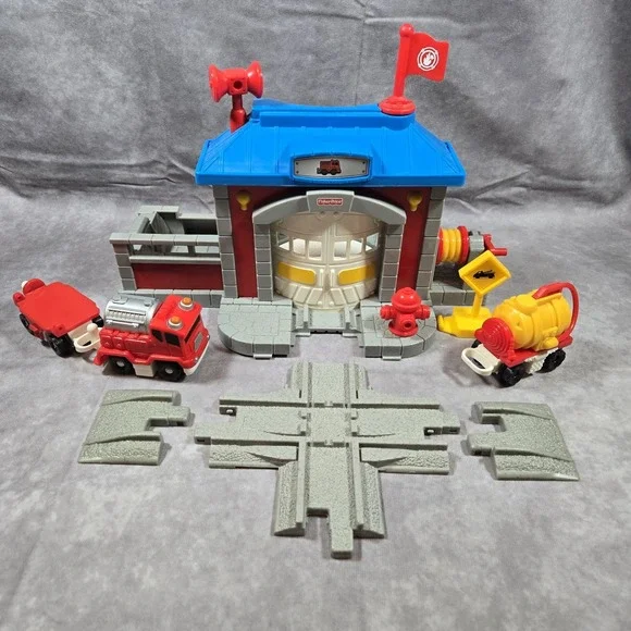 Geotrax Fast Response Rescue Co. Firetruck Wagon‎ Tanker Street Sign Tracks