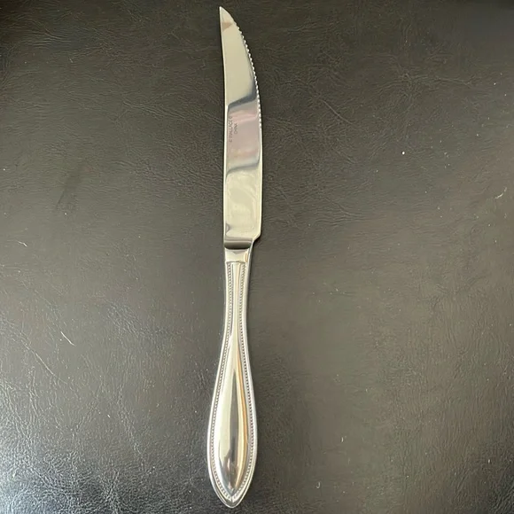 New in wrapper Wallace American Tradition Sharp serrated Steak Knife