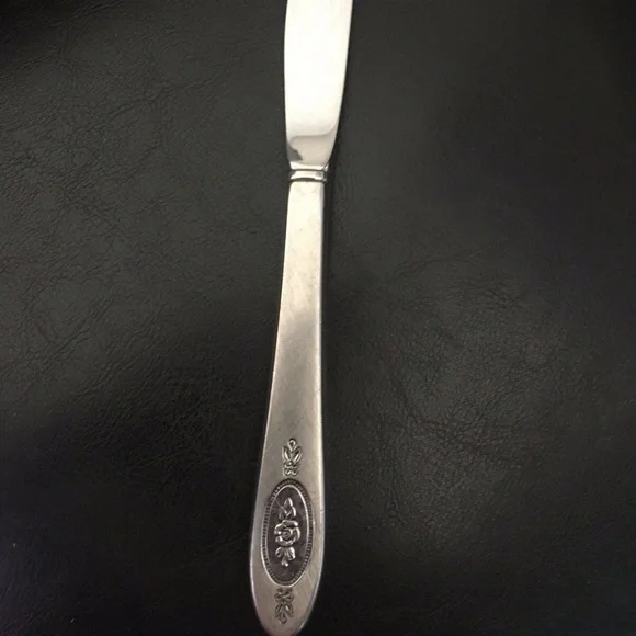 New Oneida Polonaise dinner knife