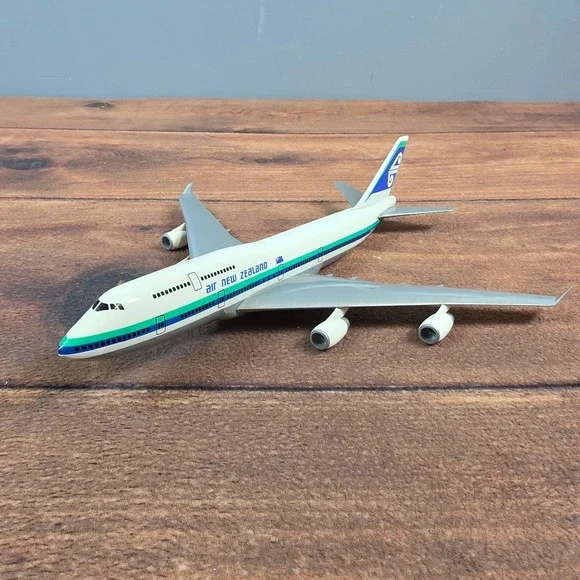 Air New Zealand Boeing 747-400 Airplane Model OS White Excellent Pacific Wave