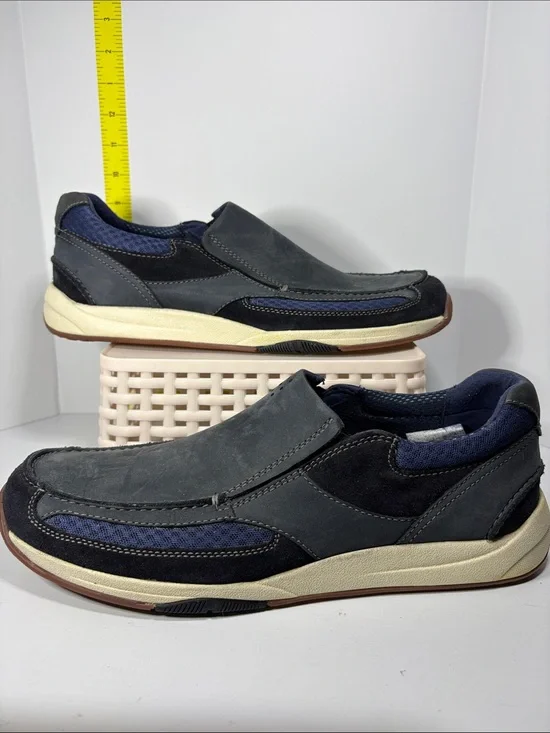 Clark’s 11.5 Men's Slip-On Casual Loafers in Navy and Gray. Box 29