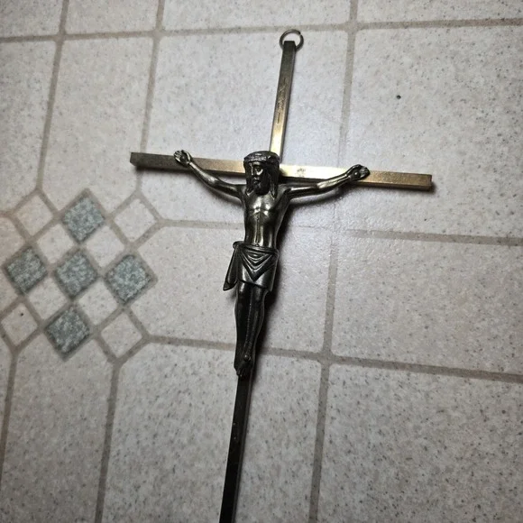 Brass Crucifix With Jesus On Cross Vintage Brass INRI Wall Hanging 10