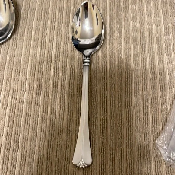 4 New Pfaltzgraff Satin Ellington Teaspoons