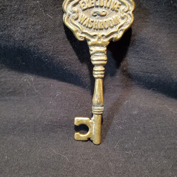 Vintage Brass Key Wall Decor