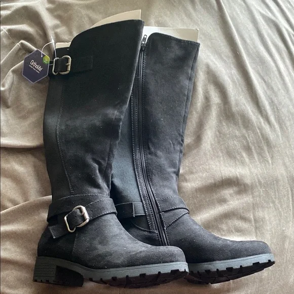 Sonoma Black Textured Footwear