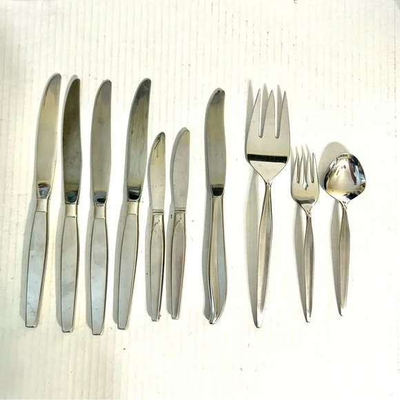 Miscellaneous Lot of 10 Pieces Stainless Flatware  Butter Knives Serving