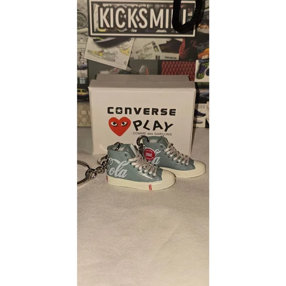 Unisex Gray and White Keychain Set with Boc and Bag One Size