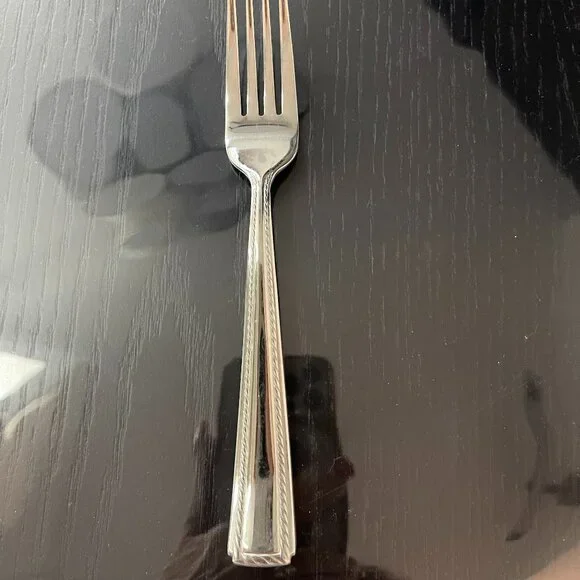 Oneida Flourish Dinner Fork NEW