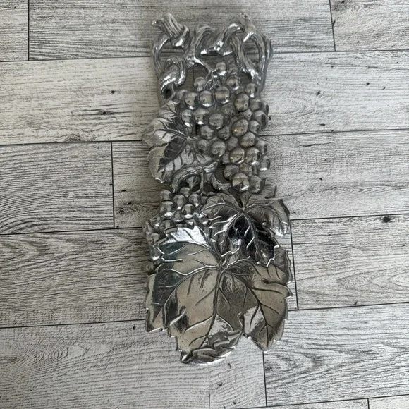 Arthur Court Aluminum Spoon Rest‎ Grape Leaf Motif Collectible Vintage