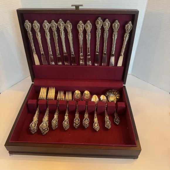 International Deepsilver SilverPlate Flatware Set 62 PCs 12 Servings Orleans Box