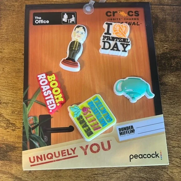 The Office Crocs 5 Jibbitz Charms. New in package Dunder‎ Mifflin Peacock TV NeW