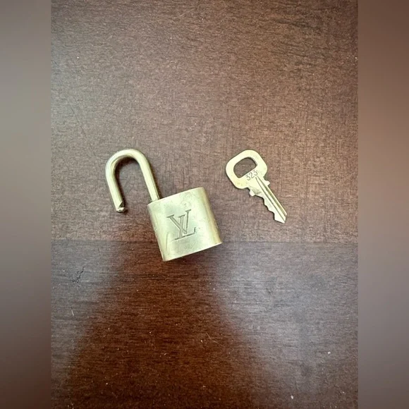 Louis vuitton brass lockset #323