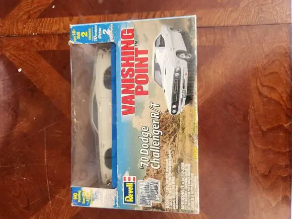 Revell Monogram Vanishing Point 1970 Dodge Challenger R/T Model Kit 1:25 NIB
