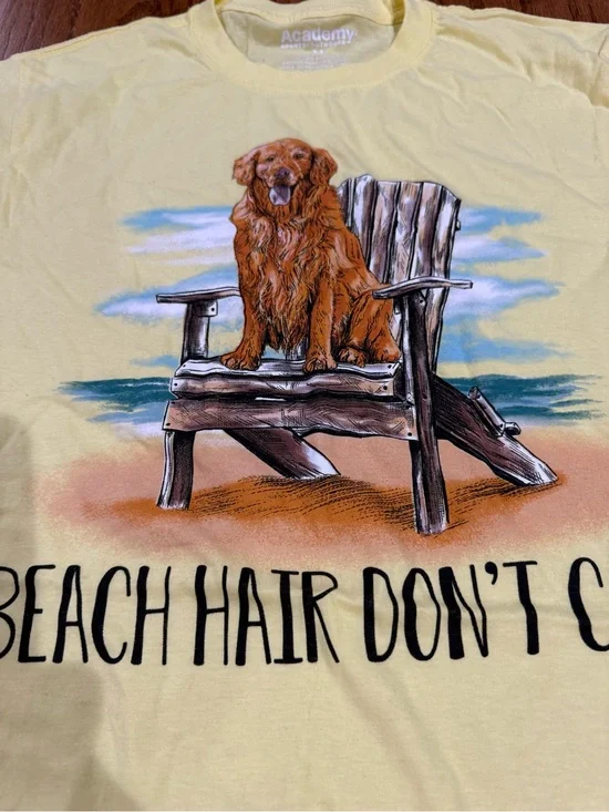 Pale Yellow Dog Graphic Tee with Golden Retriever Beach Print