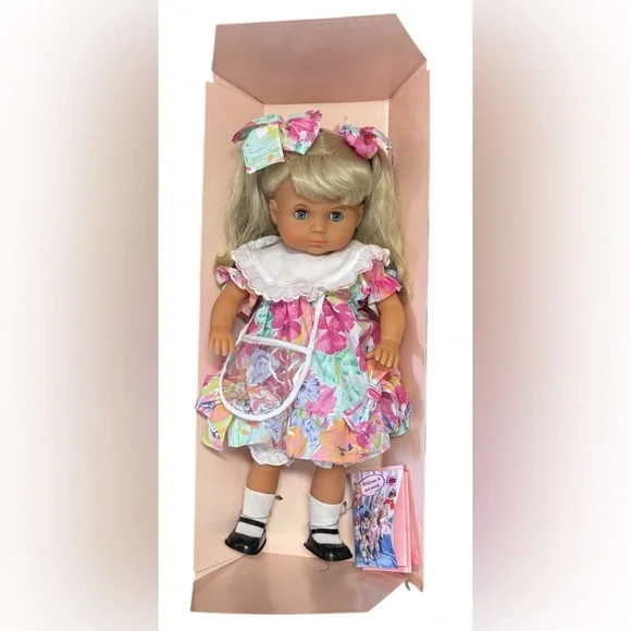 NIB  Unique Lissi Doll 