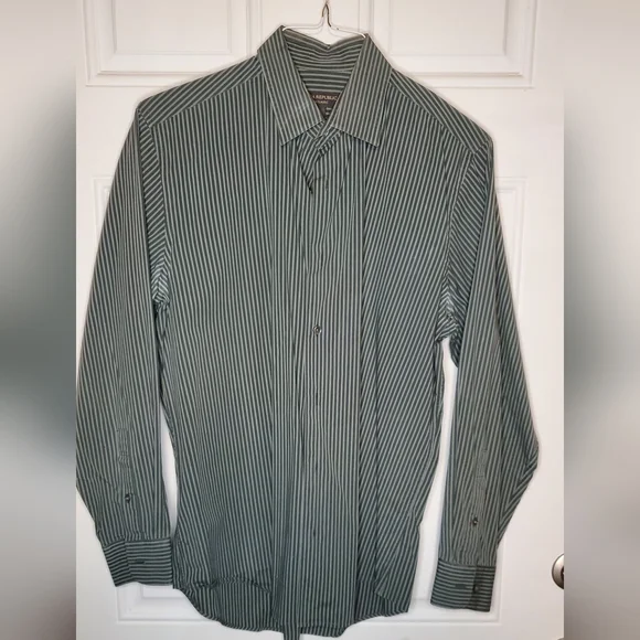 Banana Republic Dress Shirt Size M