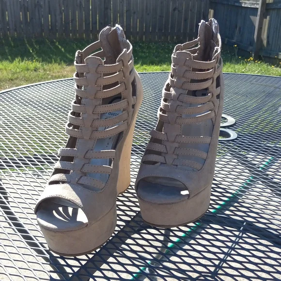 Guess tan platform gladiator shoes women's size 8.5