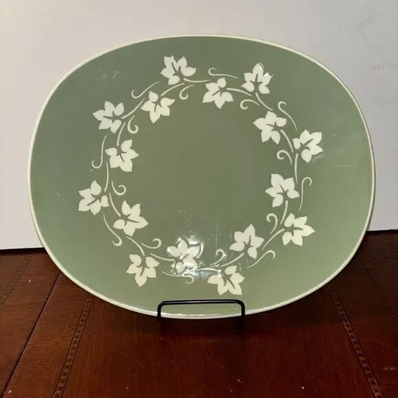 HARKER WHITE IVY WREATH USA GREEN BODY‎ 11 1/2