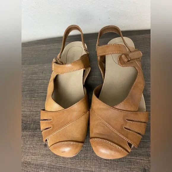Bare Traps Brown Womens Sandals Size10W