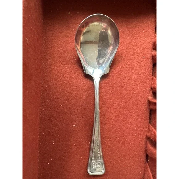 Vintage international American‎  Silver Berry Casserole Spoon Floral Roanoke