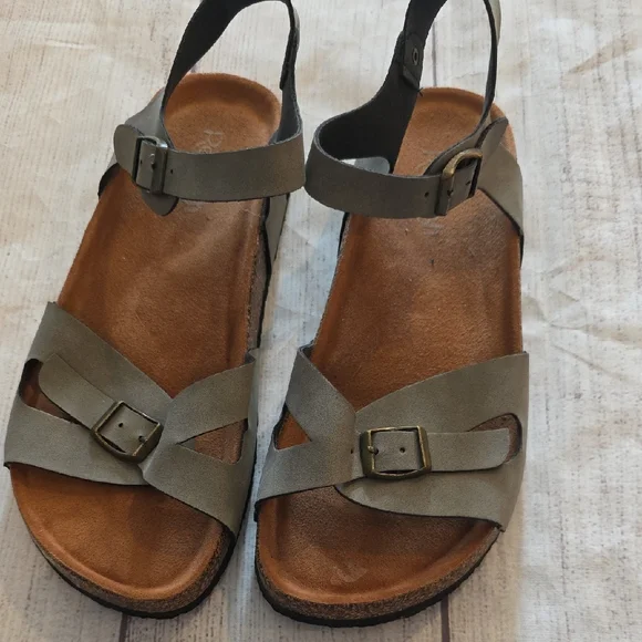 Refresh Tan and Gray Women's Sandals