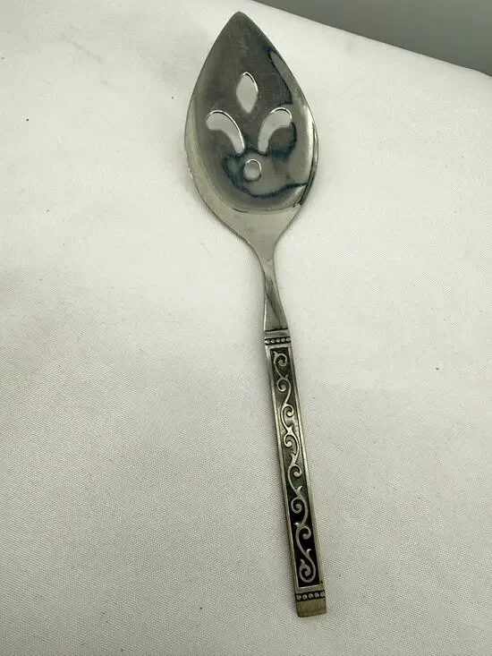 Oneida 1881 Rogers Spanish Court Stainless Flat Server Pierced Serving Utensil
