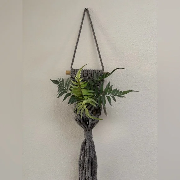 NWT Primitive Planters Gray Macrame Wall Plant Hanger With Wood Dowel, For Plant