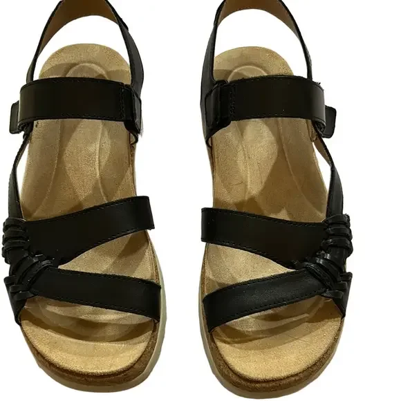 8W Easy Spirt llena Platform sandal  Black. Velcro closure.