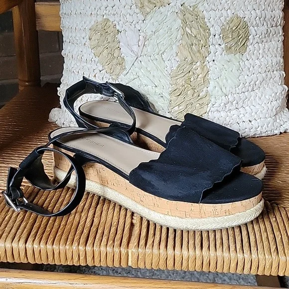 Marc Fisher Faitful platform, ankle strap sandals, size 10M