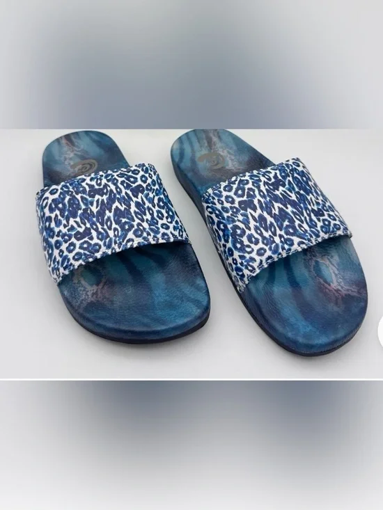 Calme Johnny Was Blue Tiger Pool Slides NWB Sz 8