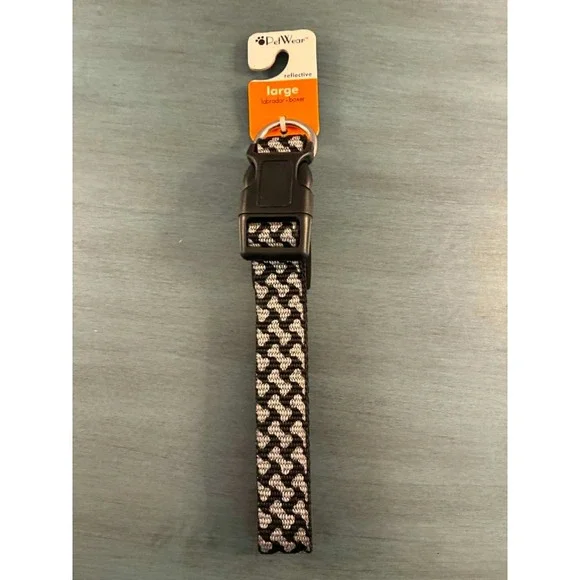 PetWear Dog Collar Large Black New Reflective Bone Pattern 15-26in 48760
