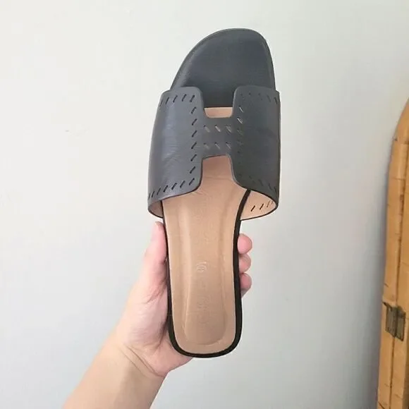 Charming Lady Black Slides 9