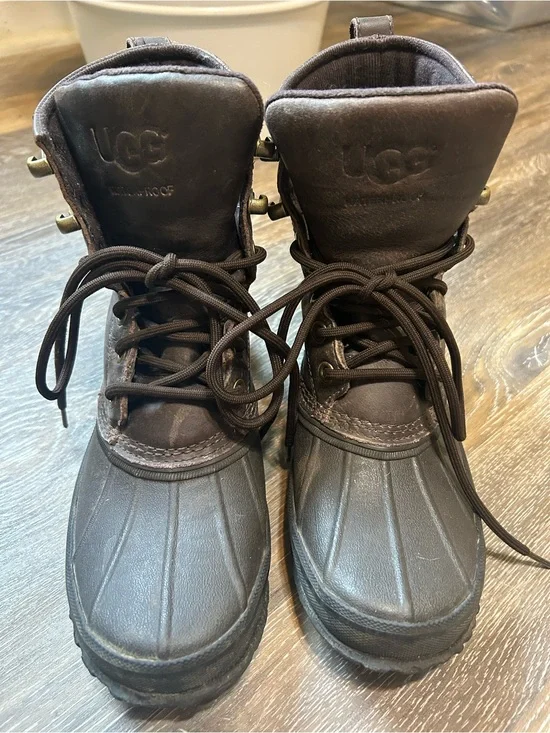 UGG Yucca Dark Brown Waterproof Lace-Up Duck Boot Size 8