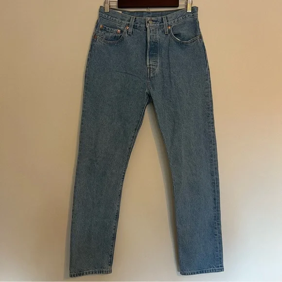 Levi’s Women’s 501 Original Fit Light Wash Jeans Waist 28